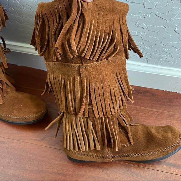 Minnetonka Tan Brown Tiered Fringe Boot Moccasins Size 8 Womens - Picture 6 of 10